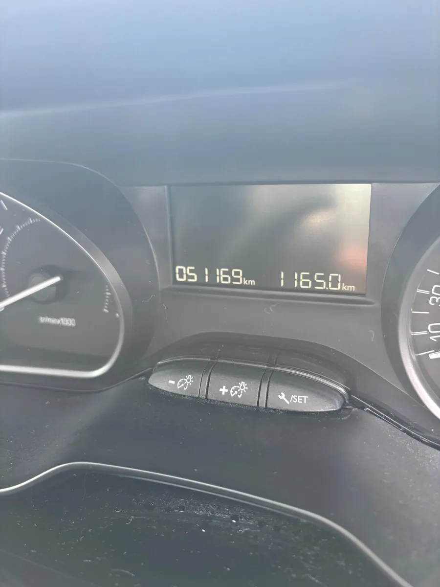 191 Peugeot 2008 Black - Image 4