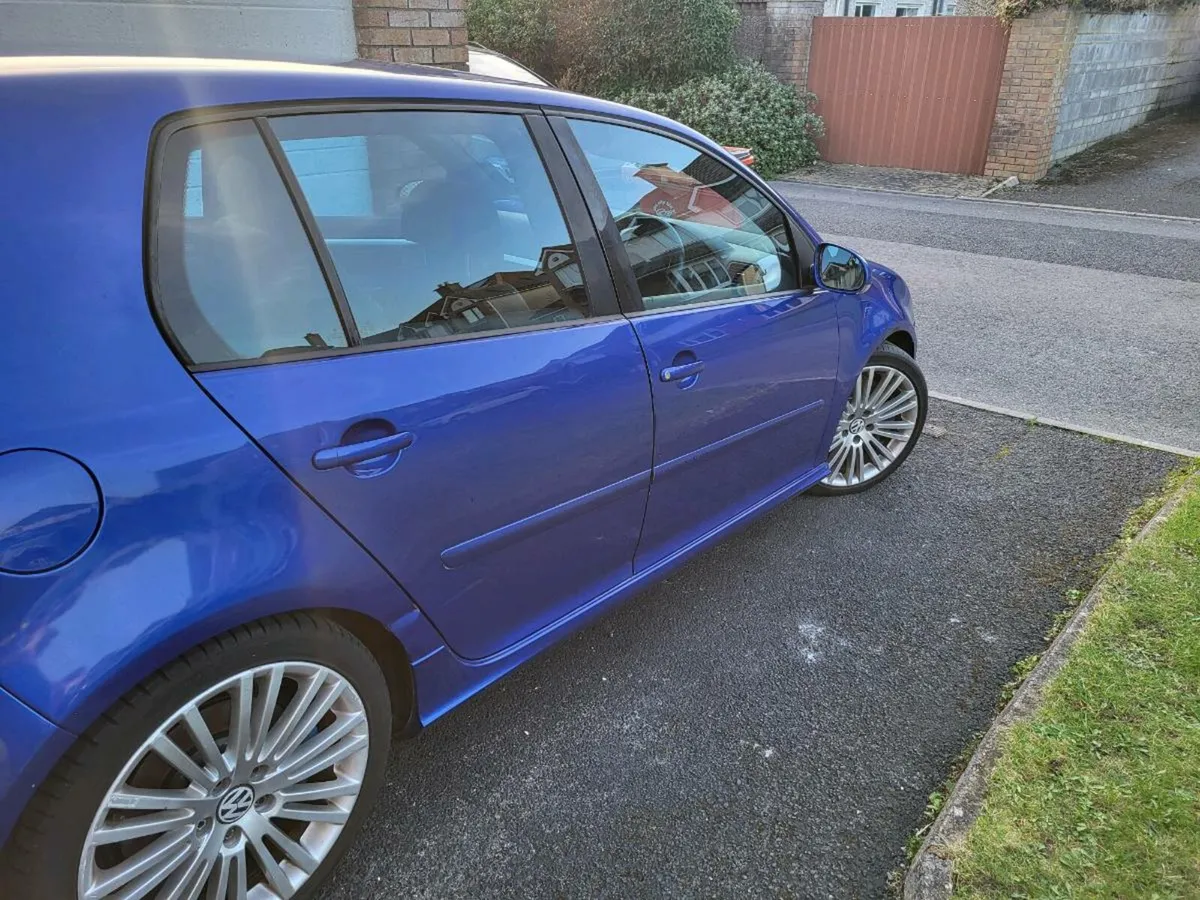 Volkswagen Golf R32 - Image 2