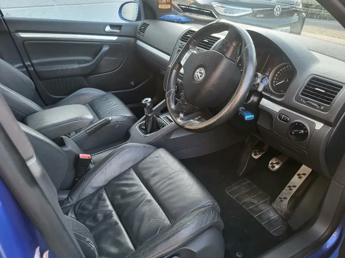Volkswagen Golf R32 - Image 4
