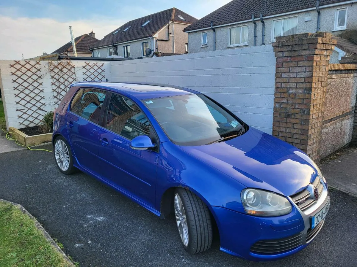 Volkswagen Golf R32 - Image 1