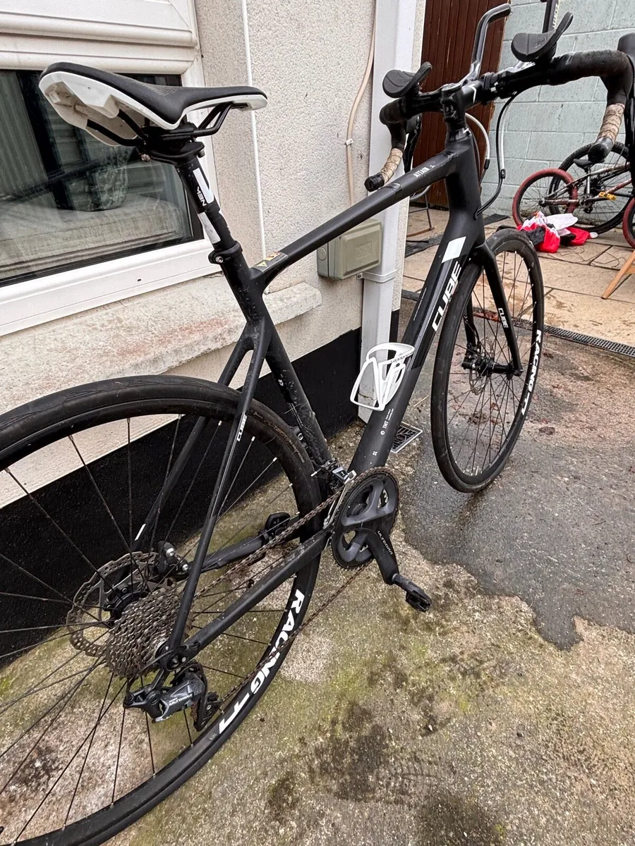 Cube Attain GTC 2022 Race Bike Ultegra - Image 1