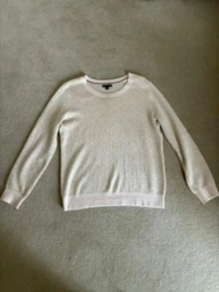 Tommy Hilfiger Blush and gold jumper size 12 - new - Image 1