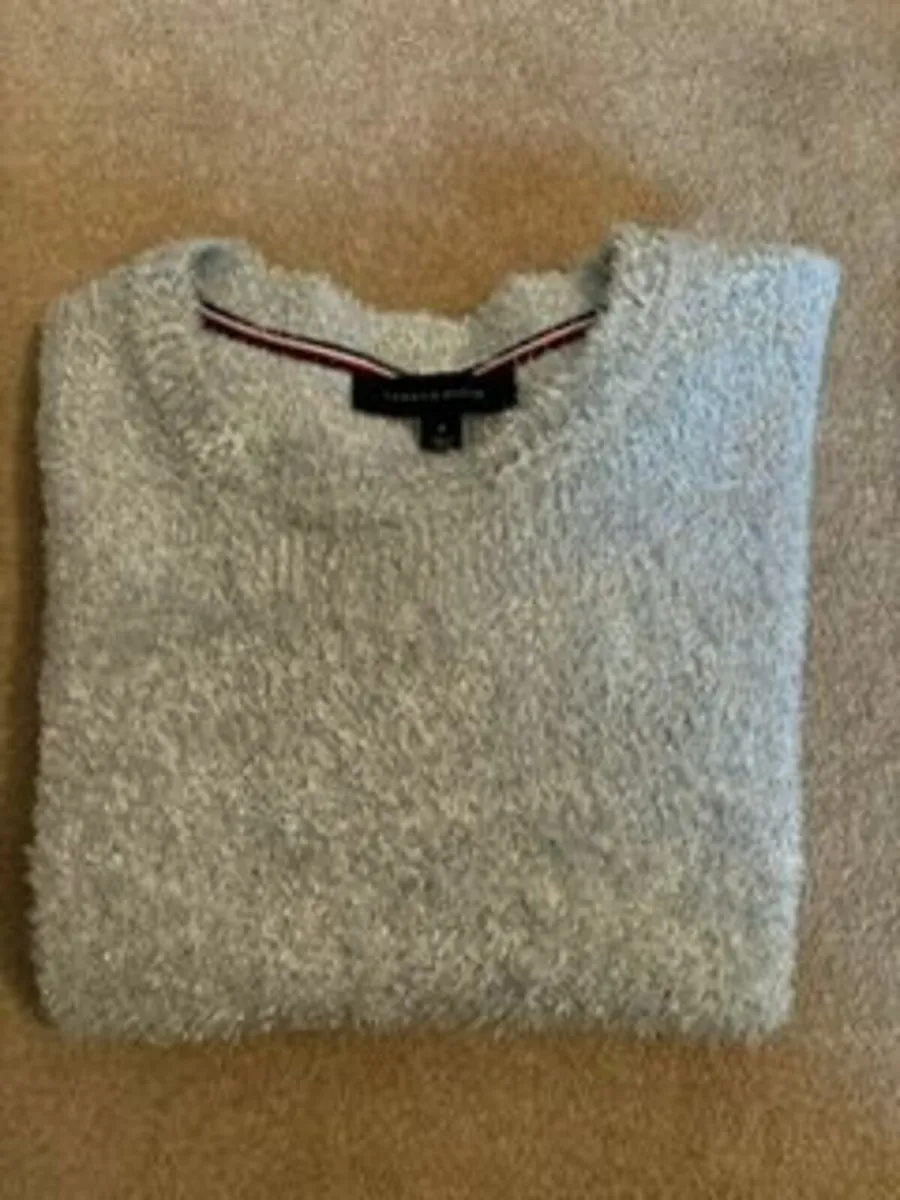 Tommy Hilfiger Silver and white Jumper - New - Image 1