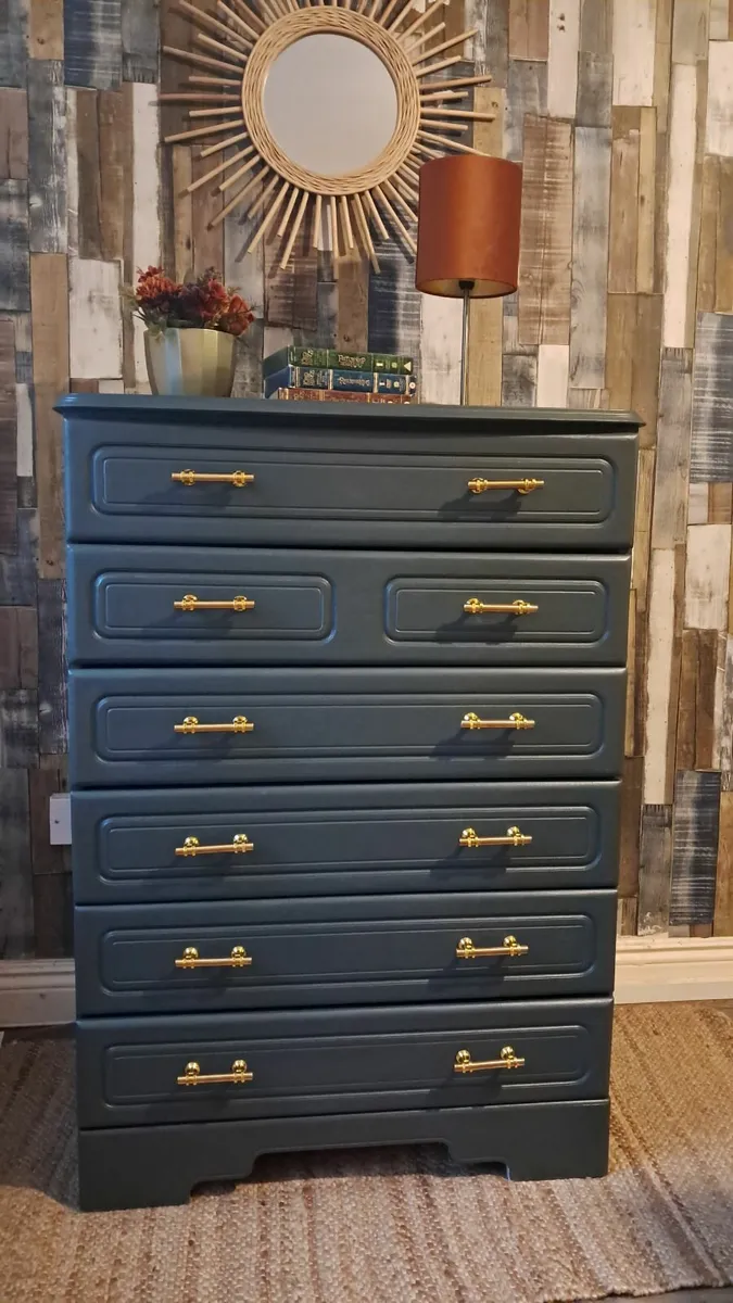 Chest of drawers - Image 1