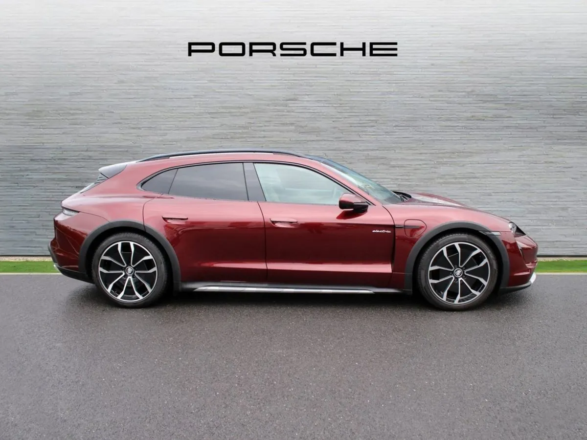 Porsche Taycan 4 Cross Turismo - Image 4