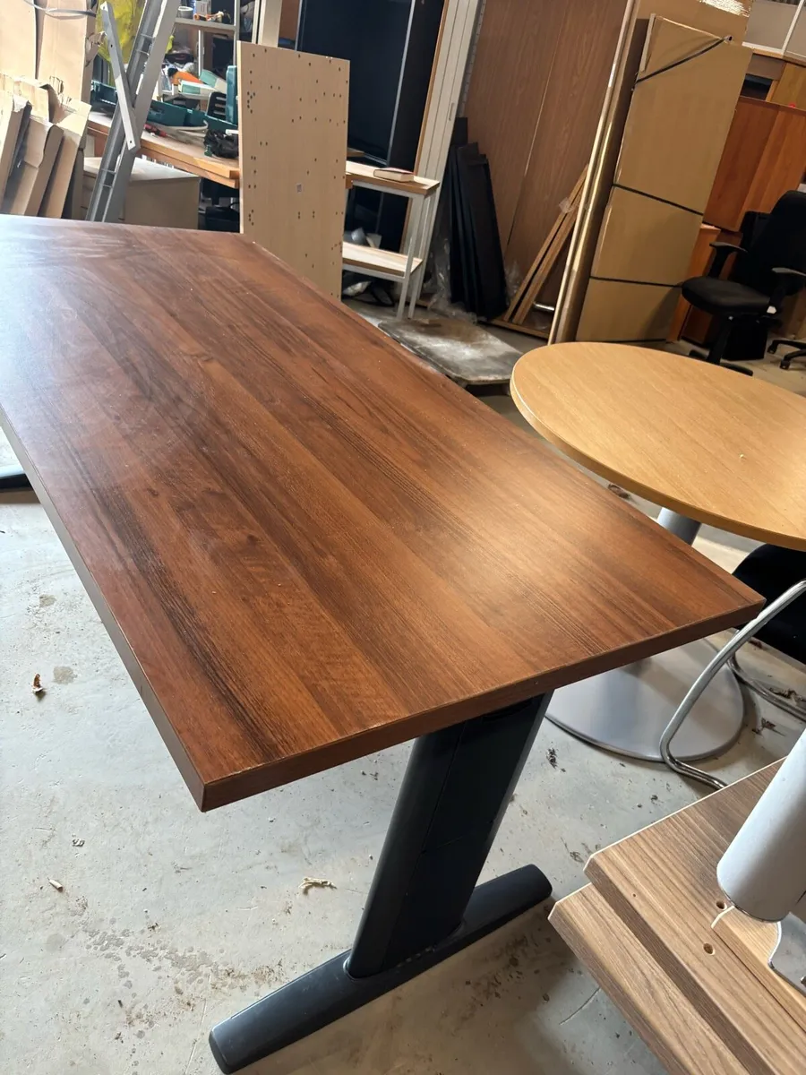 Meeting table walnut - Image 1