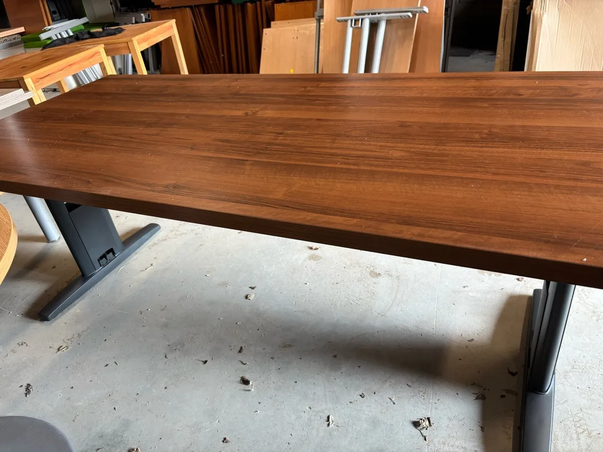 Meeting table walnut - Image 4