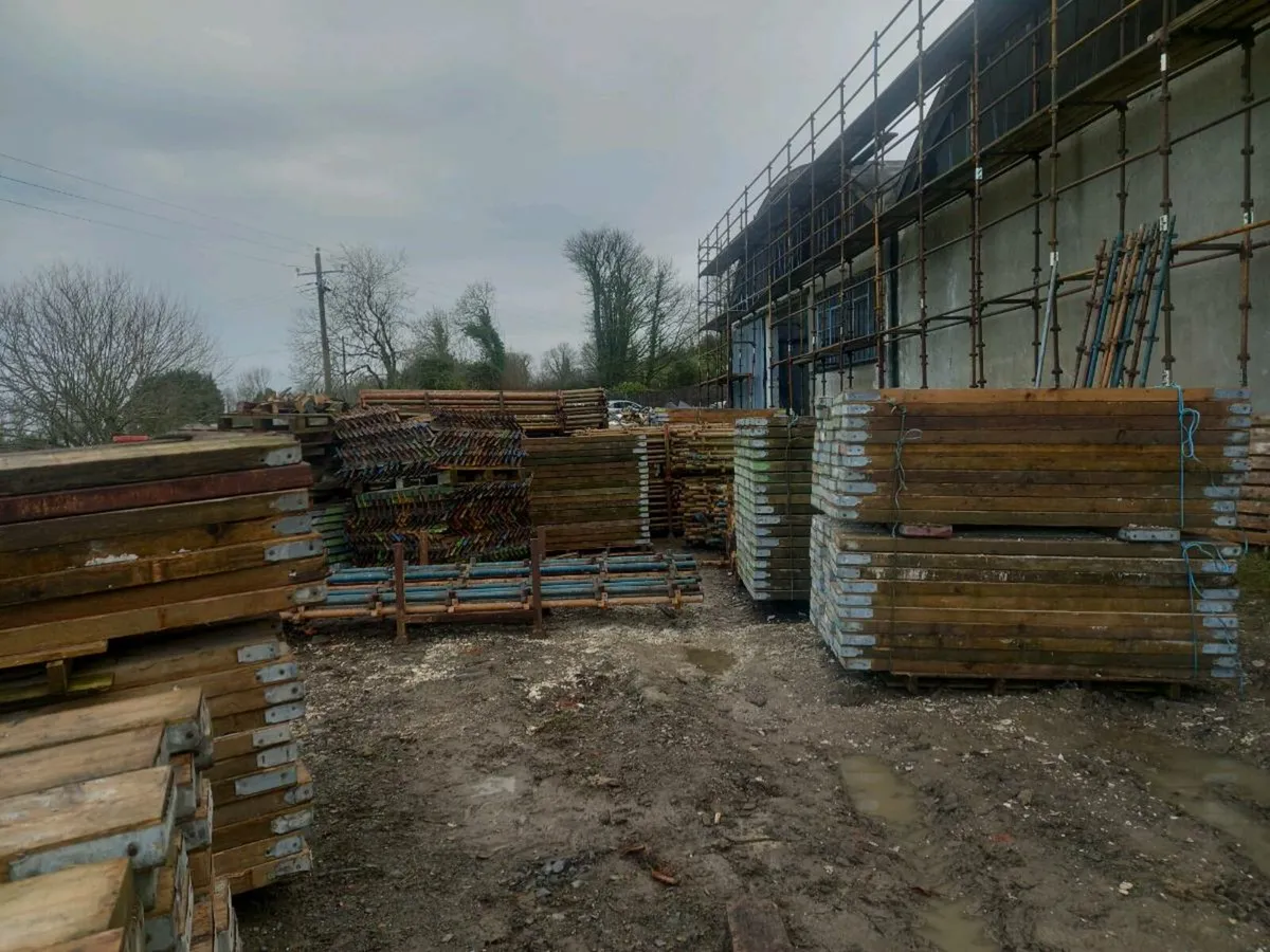 Painted scaffold - Image 3