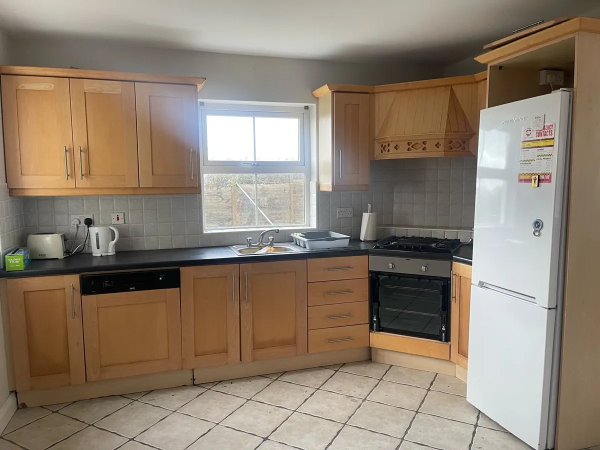 Kitchen and appliances - Image 1