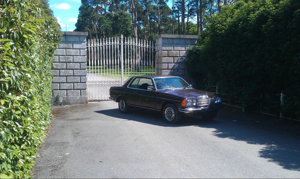 Mercedes-Benz W123 230ce - Image 1
