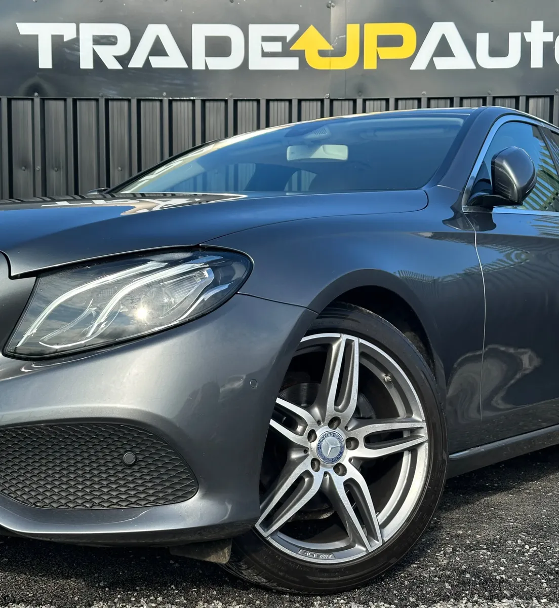 Mercedes-Benz E220d *AMG line - Image 2