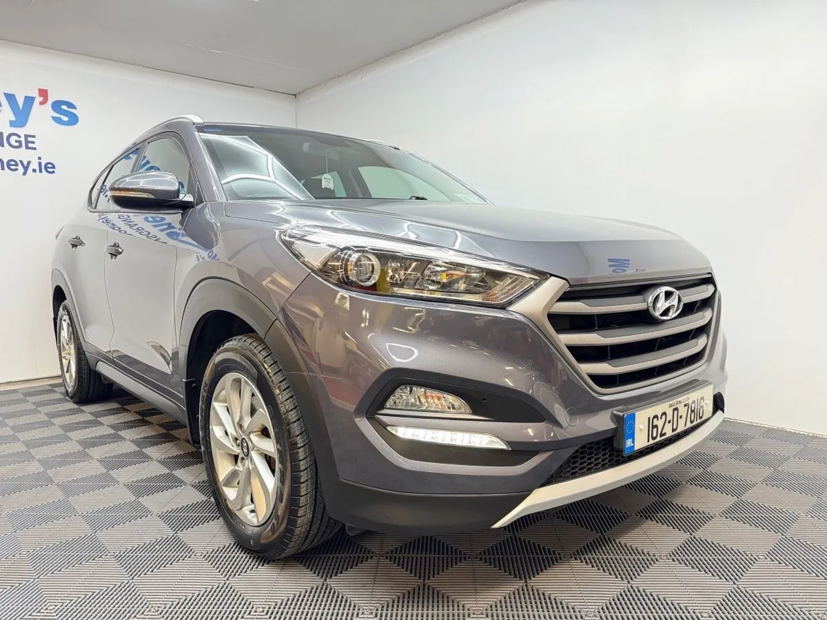 Hyundai Tucson 1.7 D Executive Black Leather. Gre - Image 3