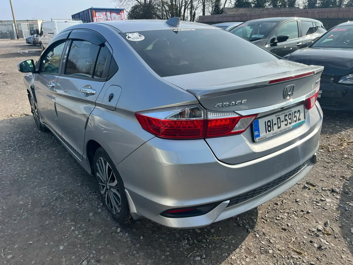 Honda Grace 2018 light front damage - Image 1
