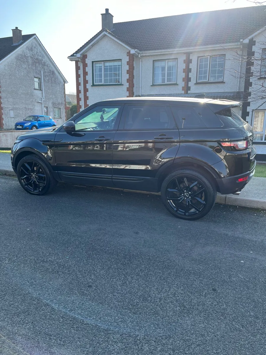 2017 Range Rover Evoque 2.0 eD4 SE Tech 5dr - Image 2