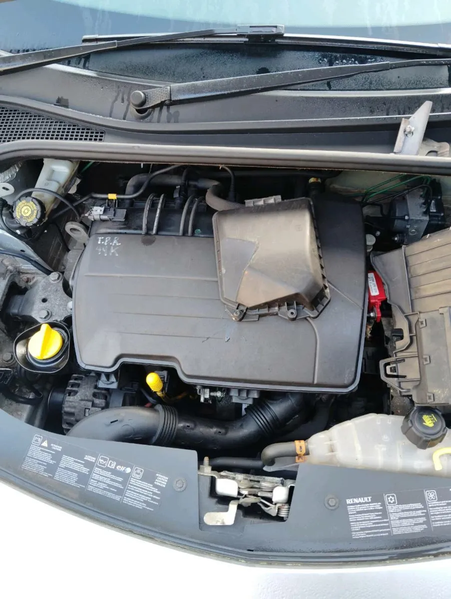Breaking Renault Clio 2010 petrol - Image 4