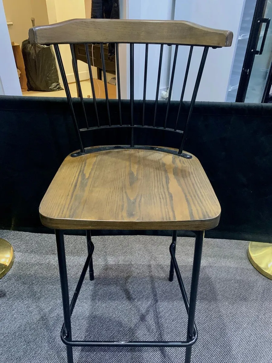 Tables & high stools - Image 2