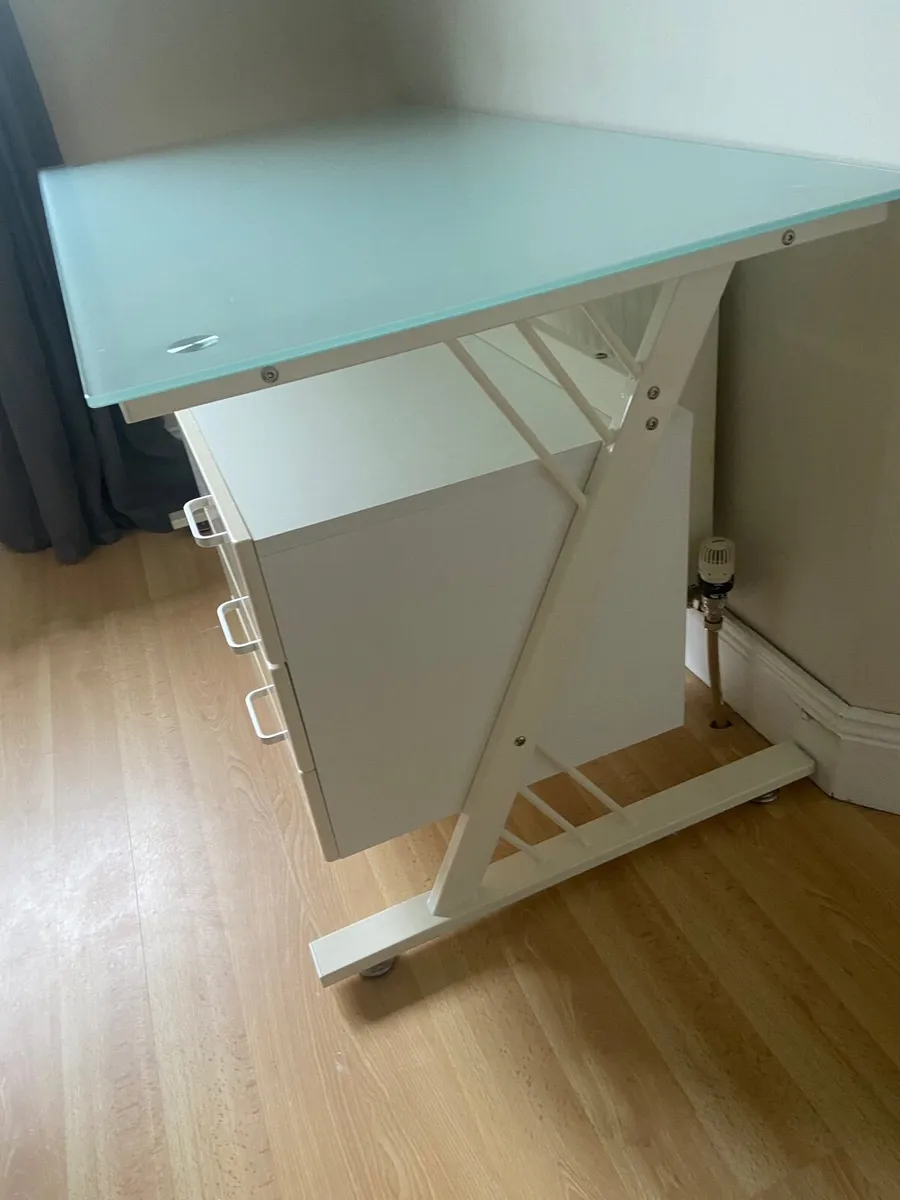 Office desk - Image 2
