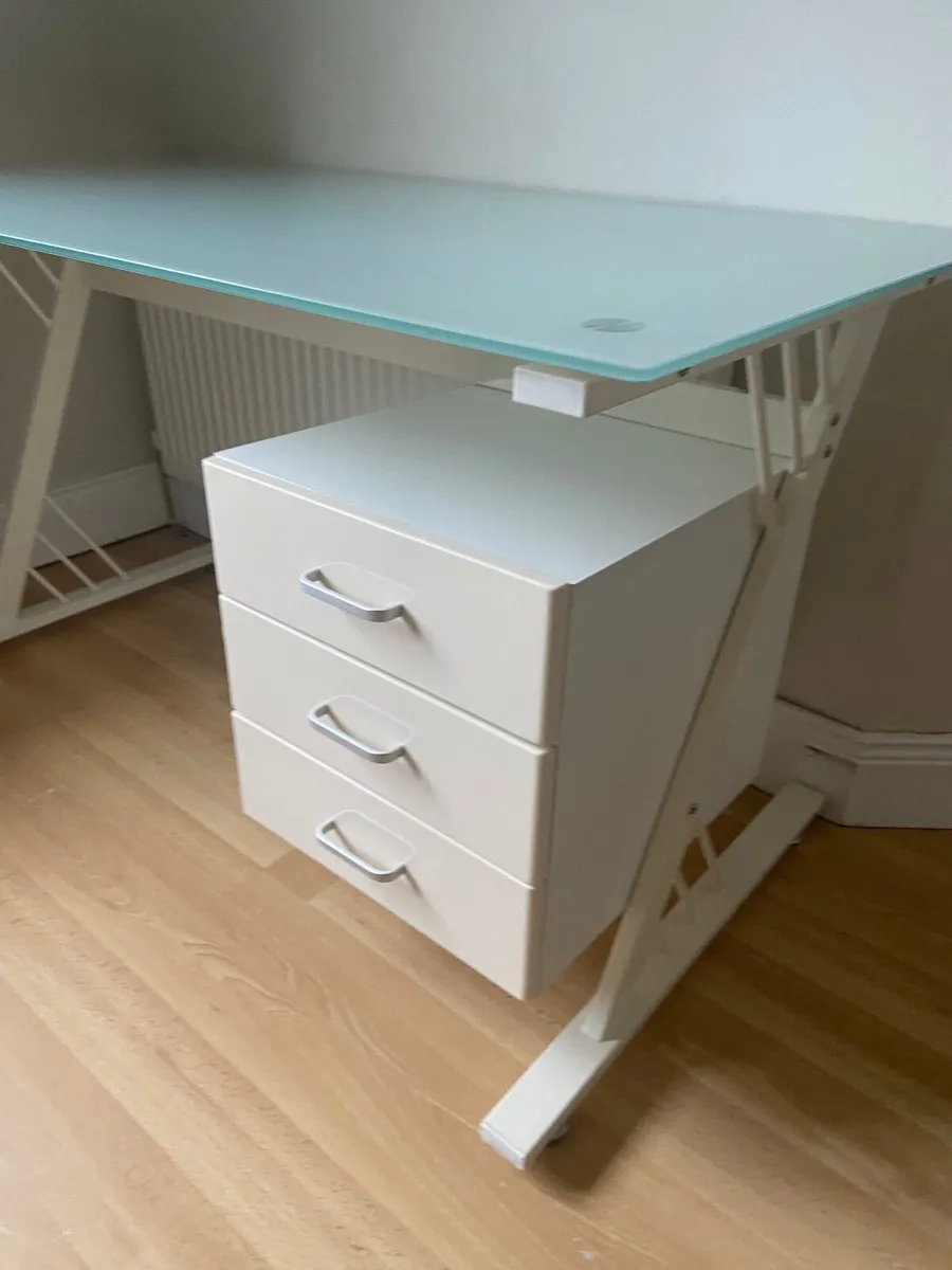 Office desk - Image 4