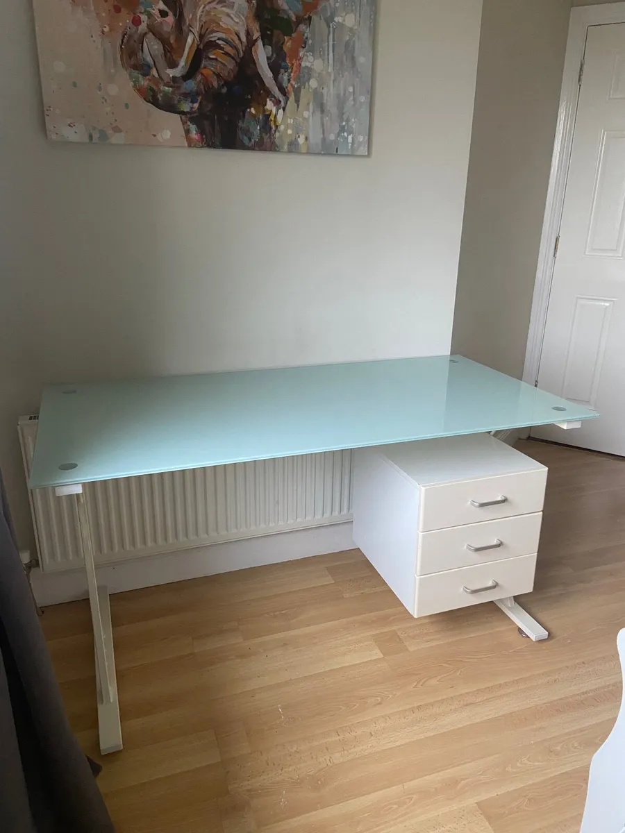 Office desk - Image 1