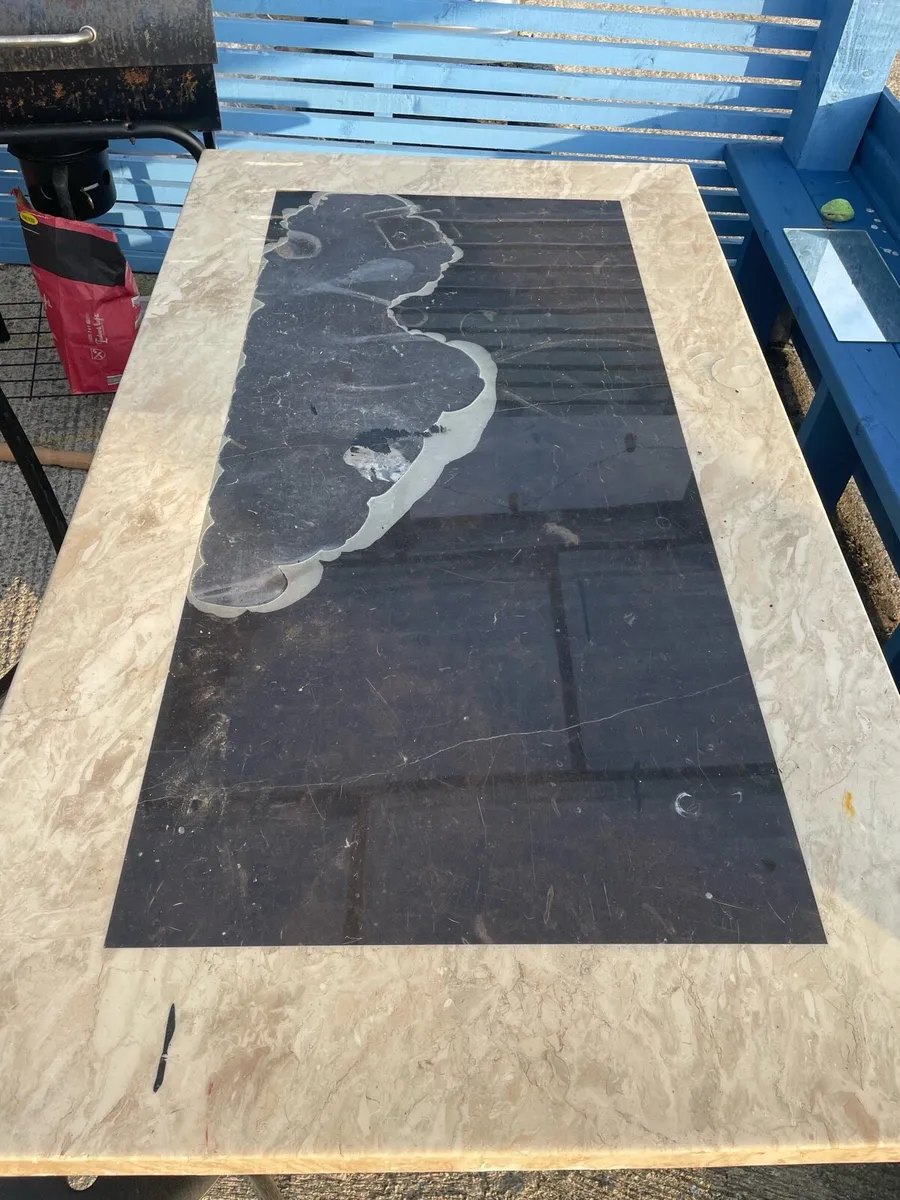 Solid marble table - Image 1