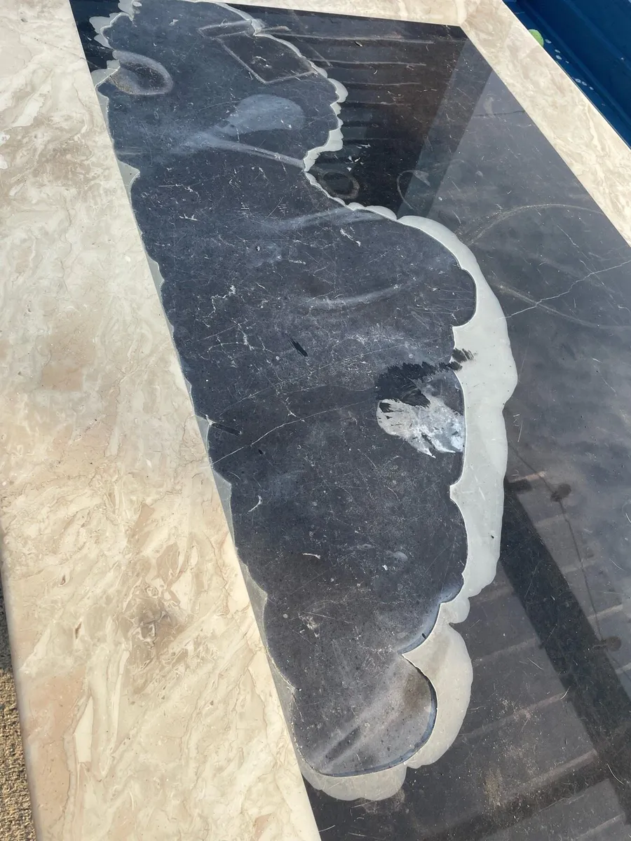 Solid marble table - Image 3