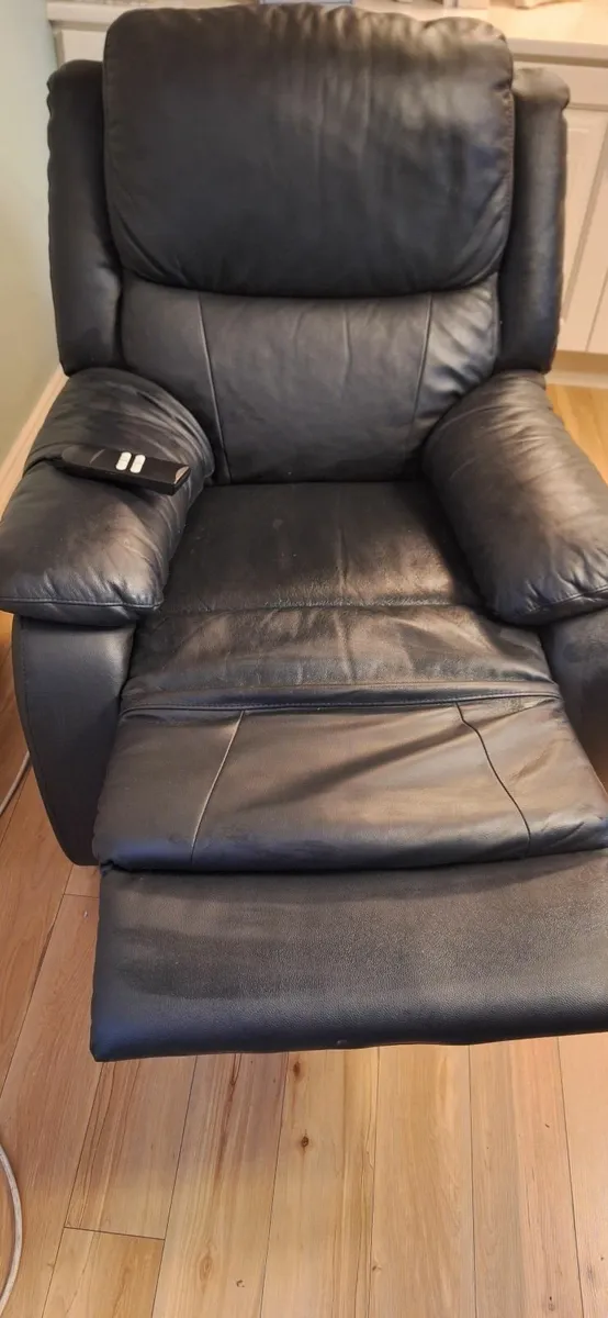 Electric mobility riser chair - Image 2