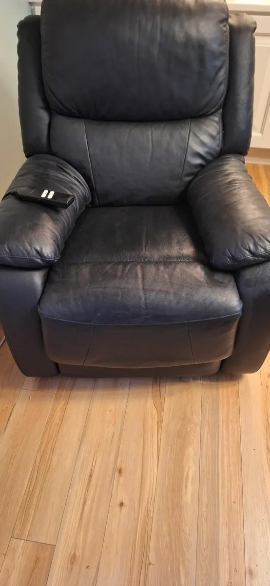 Electric mobility riser chair - Image 3