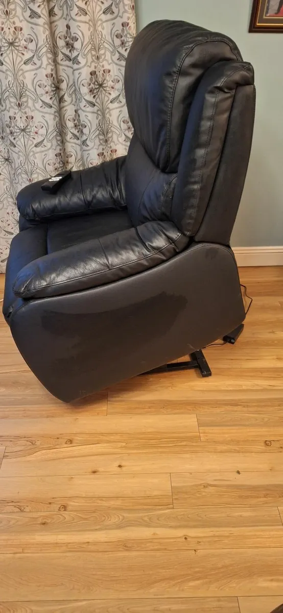 Electric mobility riser chair - Image 4