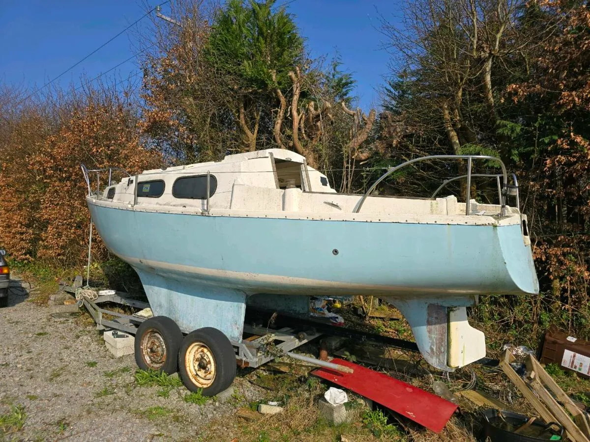 Islander 23 Sailboat - Image 2