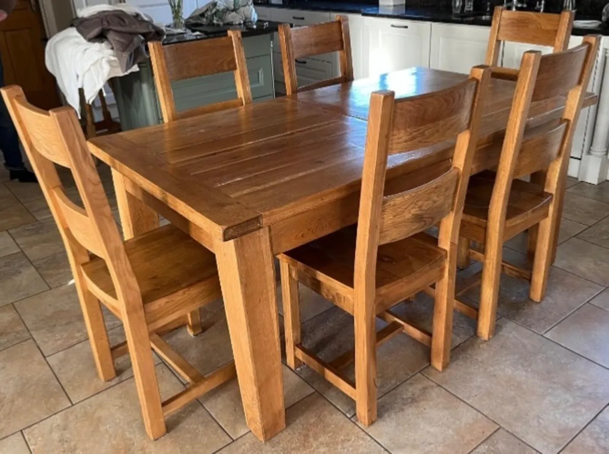 Oak dining table & 6 chairs - Image 2
