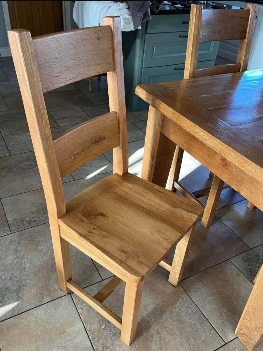 Oak dining table & 6 chairs - Image 4