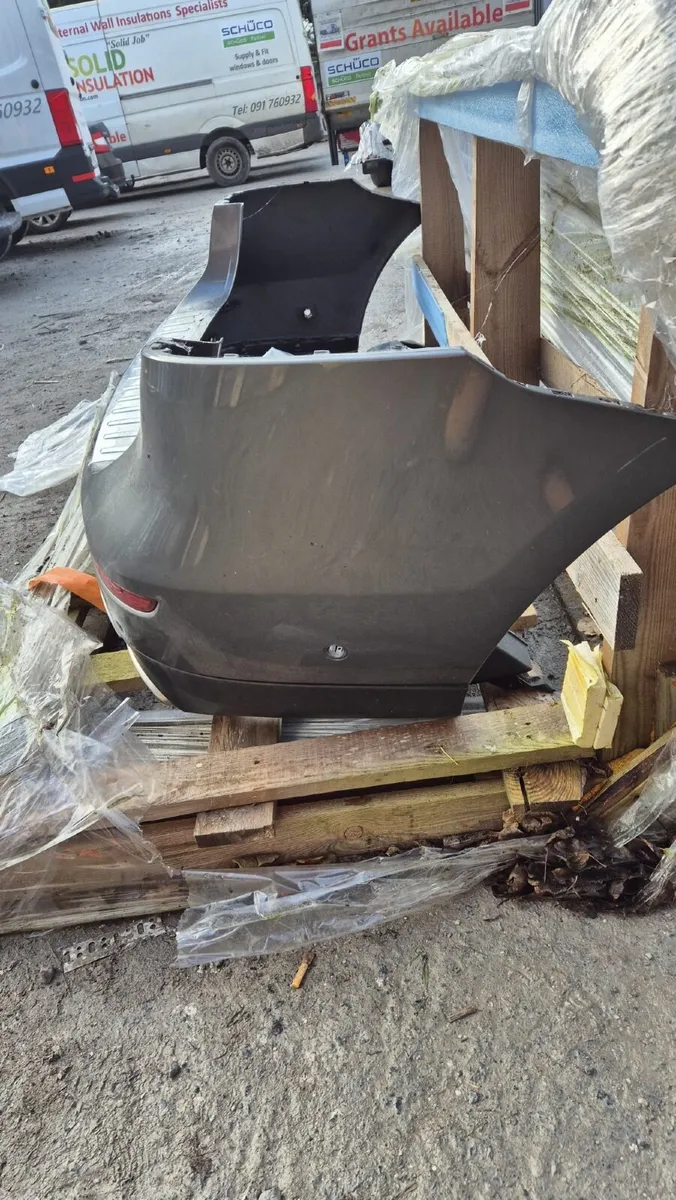 Mercedes Back Bumper - Image 1