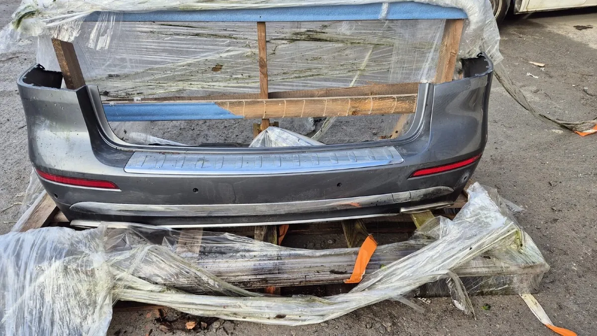 Mercedes Back Bumper - Image 4