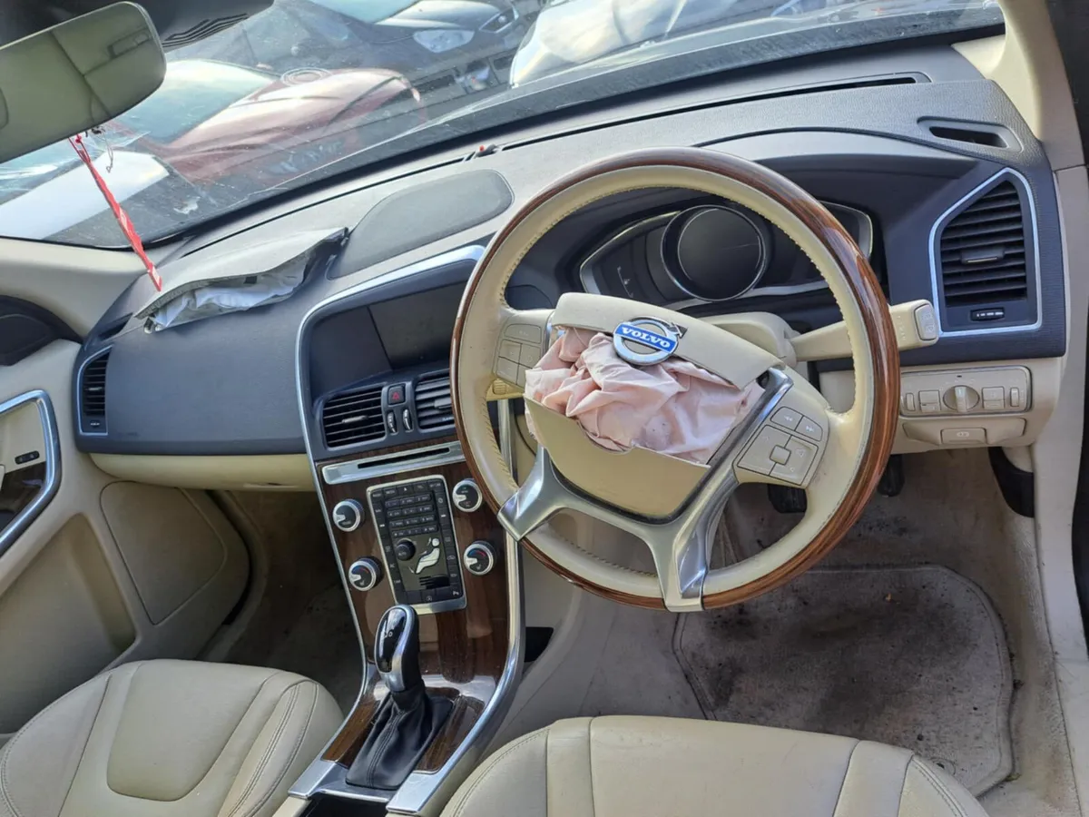 2016 VOLVO XC60  2.0 DIESEL FOR BREAKING! - Image 4
