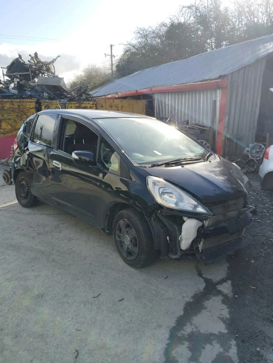 Breaking honda fit 2011 - Image 1