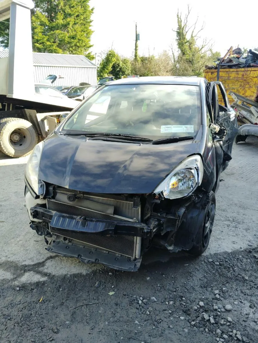 Breaking honda fit 2011 - Image 2