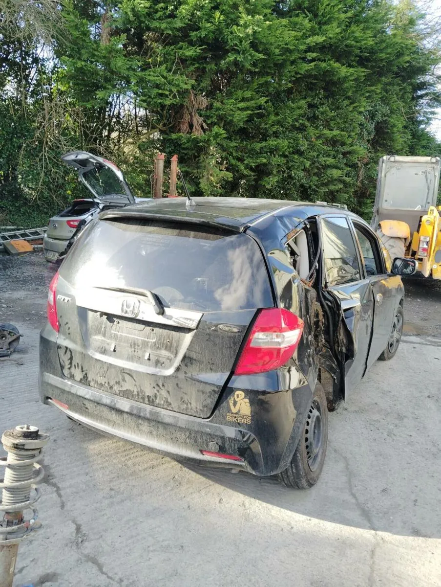 Breaking honda fit 2011 - Image 4