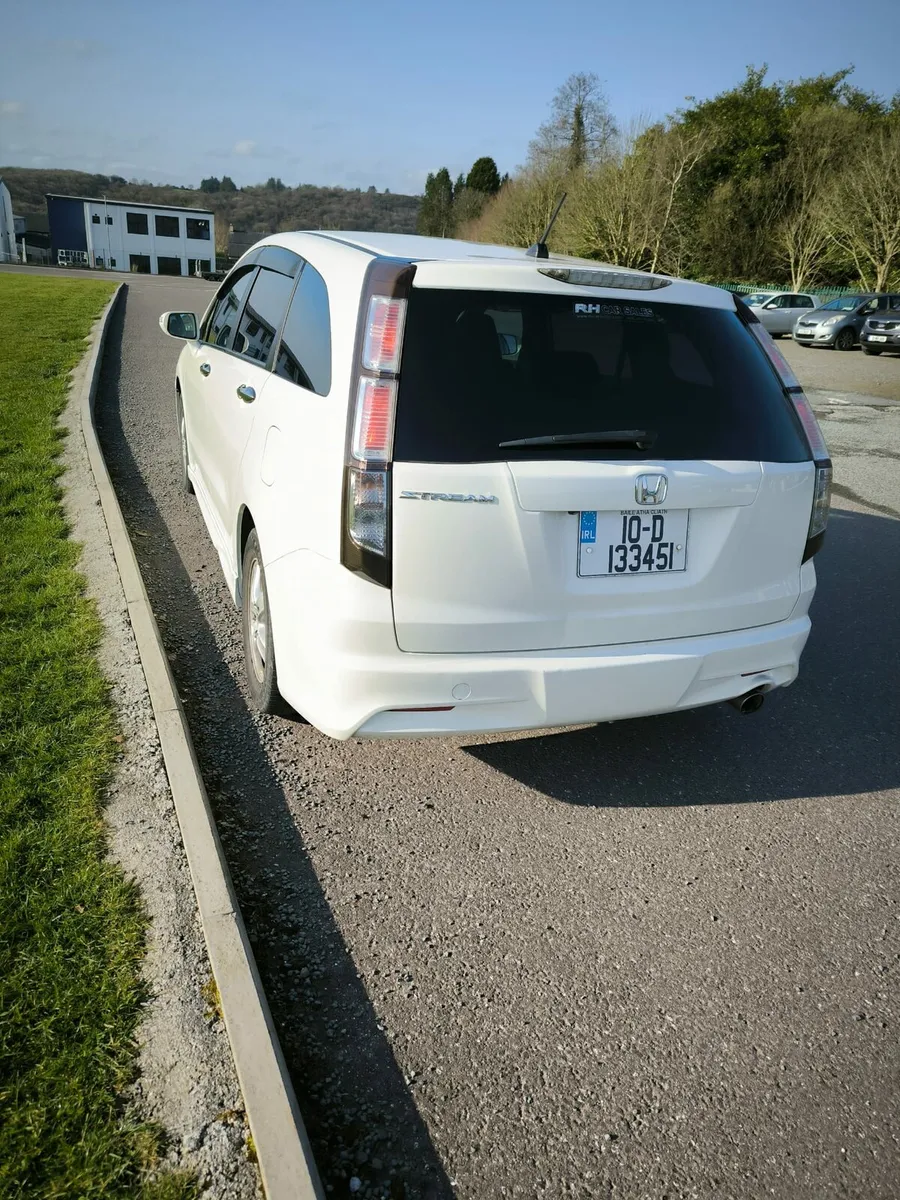 Honda Stream 2010 - Image 2