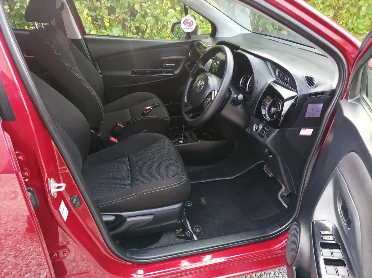 Toyota Yaris 1.3 4 Cylinder Automatic, 2019 - Image 3