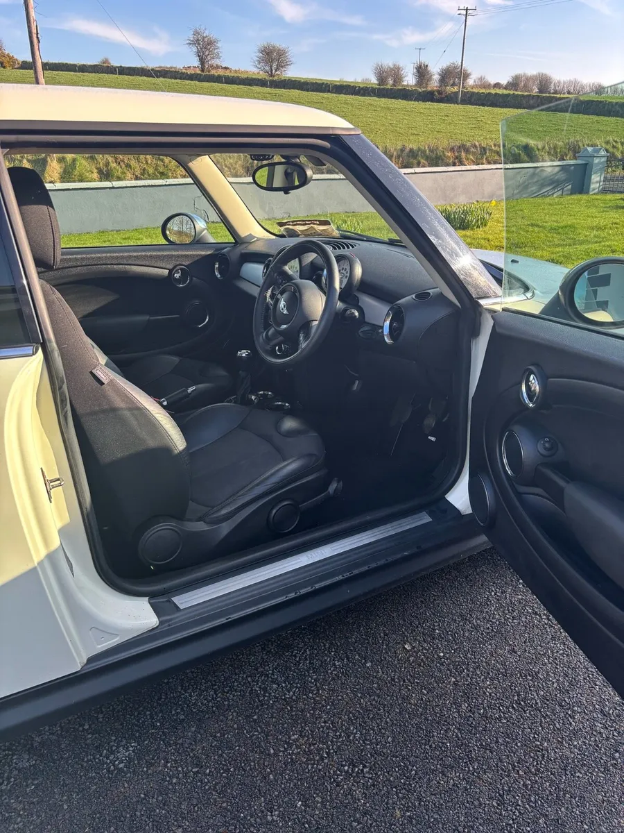 2013 MINI ONE - Image 2