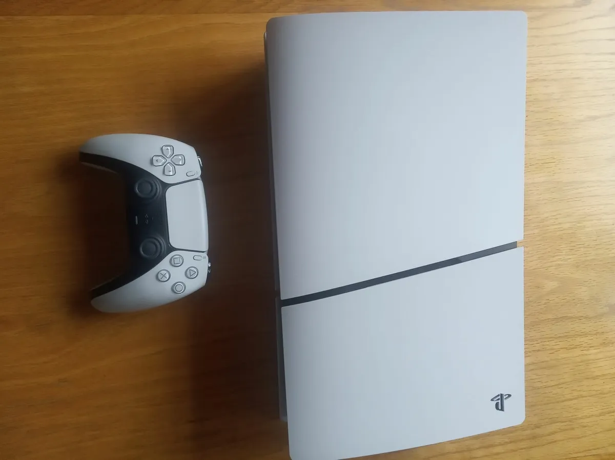 Play Station 5 - Image 2