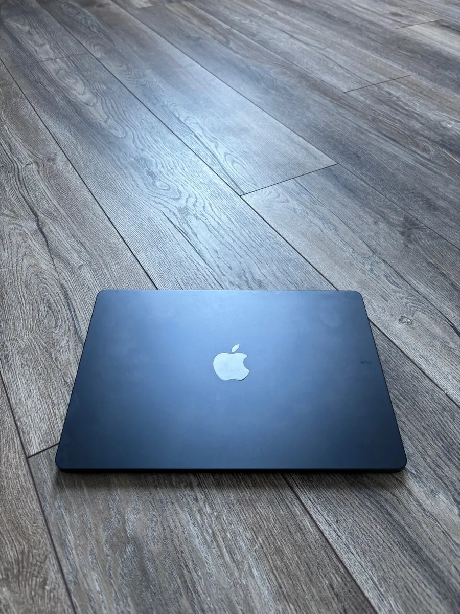 Macbook Air M2 - Image 2