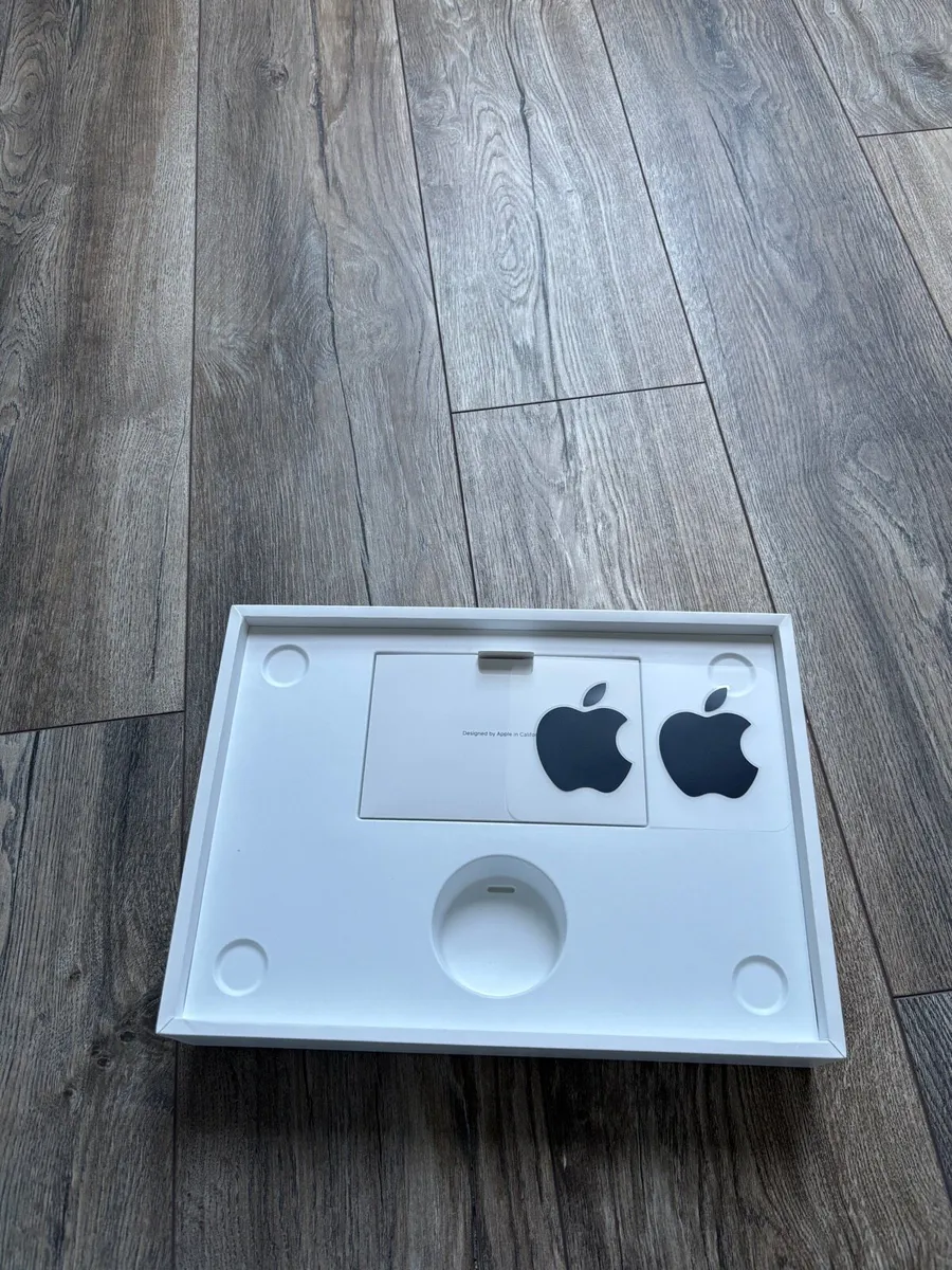 Macbook Air M2 - Image 4
