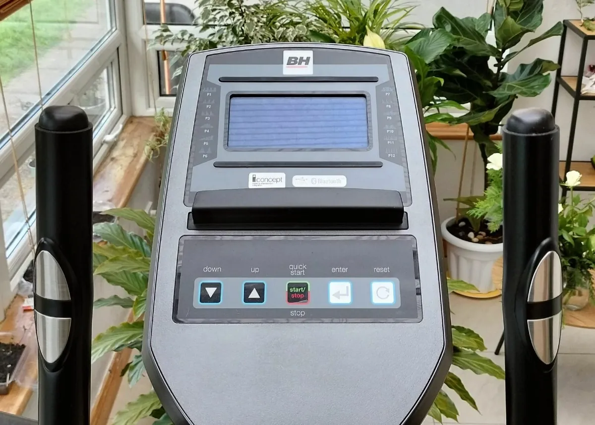 BH S1Xi Multimedia Crosstrainer - Image 4