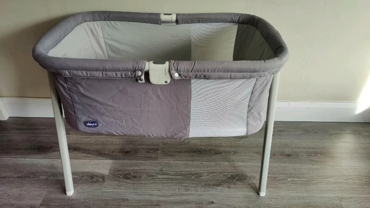 Chicco lullago crib/ travel cot - Image 1