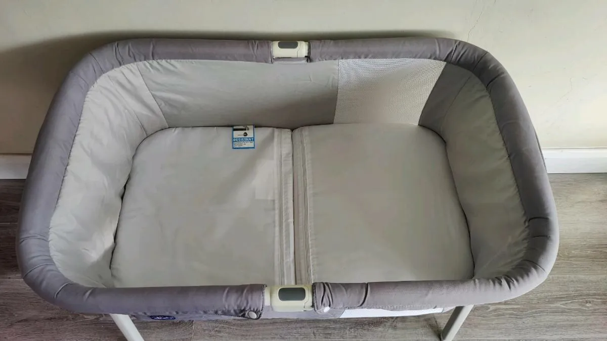 Chicco lullago crib/ travel cot - Image 2