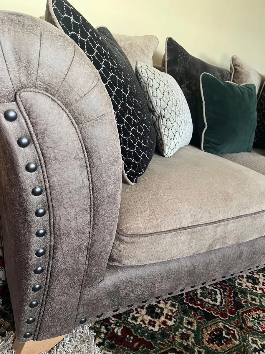 2 Piece Suite of Furniture - Image 3