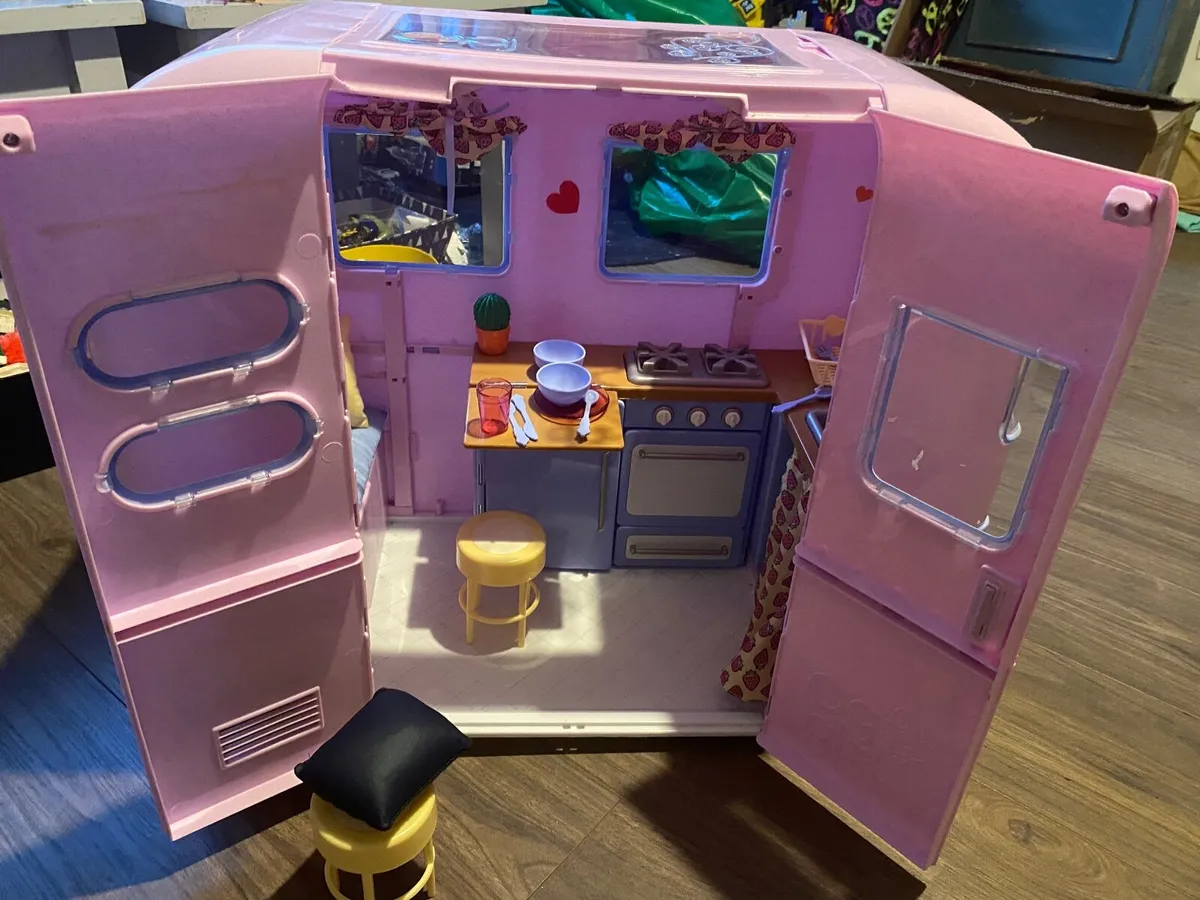 Our Generation Camper Van and three dolls bundle - Image 2