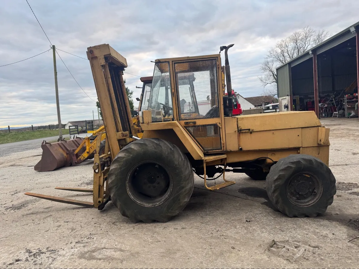 Forklift all terrain €7,500 - Image 1