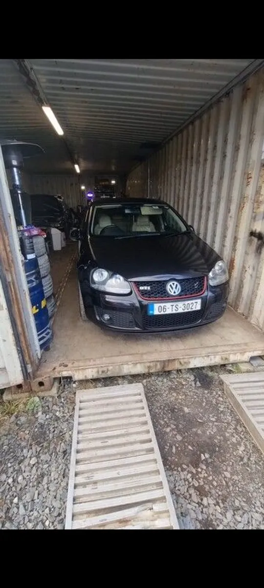 2006 Volkswagen Golf - Image 1